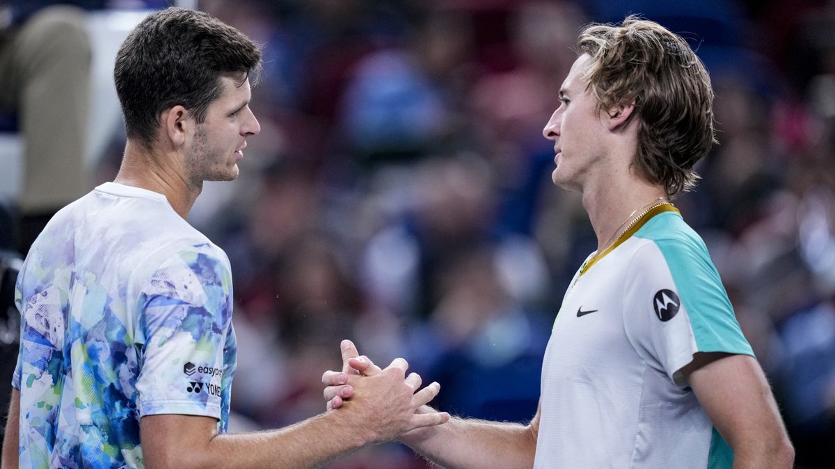 Na zdjęciu: Hubert Hurkacz (z lewej) i Sebastian Korda (z prawej)