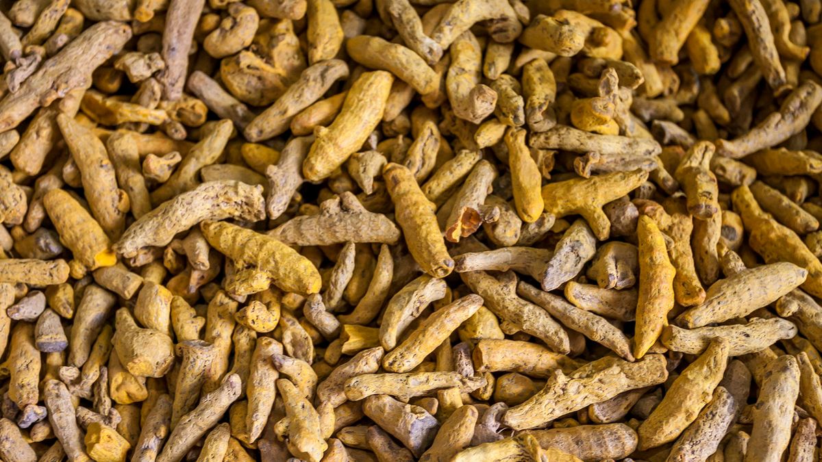 Jest nazywana "przyprawą życia". Ekspert wskazuje, że kurkuma może spowolnić starzenie móżgu