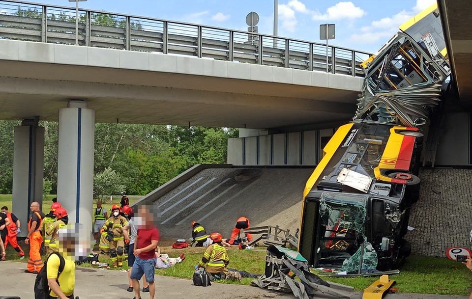 Warszawa. Kierowca autobusu z wypadku na S8 złożył zażalenie na areszt