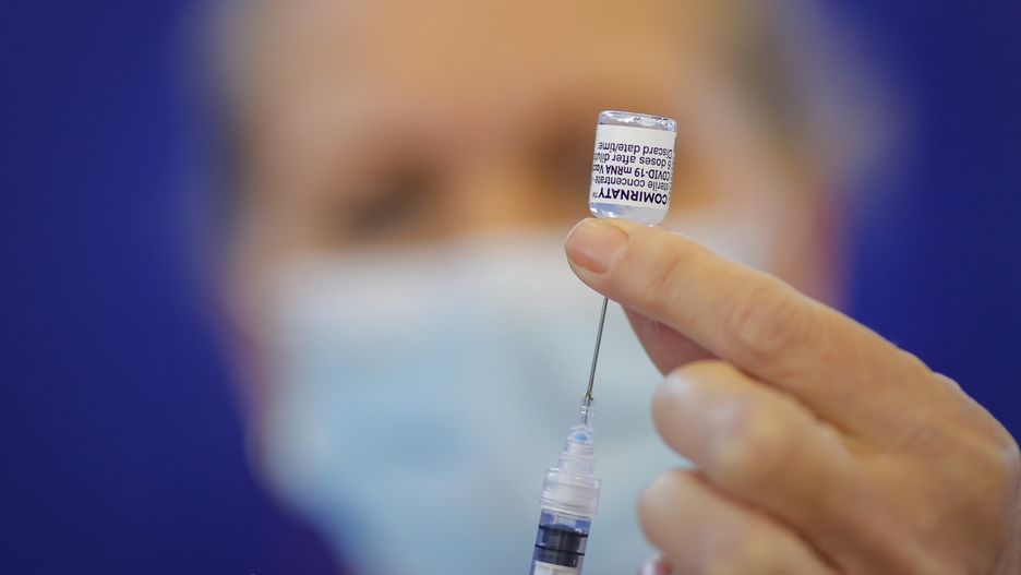 Szczepienia na COVID-19 wśród nastolatków