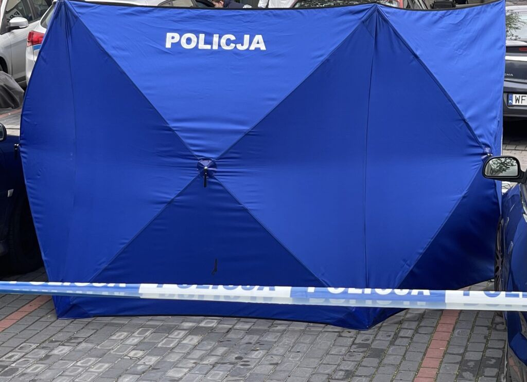 Tragiczny finał poszukiwań uzbrojonego mężczyzny. Znaleziono ciało z raną postrzałową
