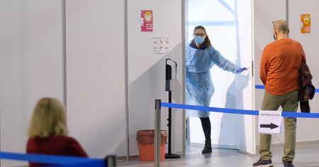 Szczepienia w pracy. Rząd rozważa zniesienie limitu osób