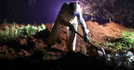 Jednego dnia zmarło 4195 osób. Lekarz: "To biologiczna Fukushima"