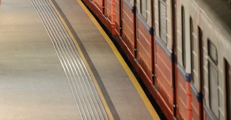 Warszawa. Metro kursuje na skróconej trasie. Wyłączone trzy stacje