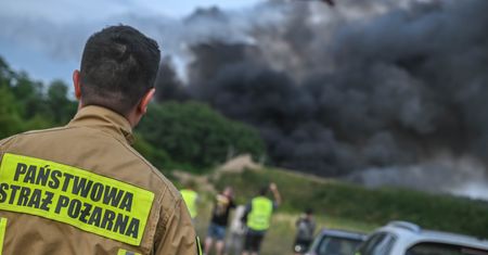 Pożar pod Zieloną Górą. Nadal nie wiadomo, co konkretnie było w hali