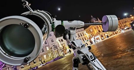 Księżyc i Mars w bliskiej koniunkcji! Zobacz to niezwykłe zjawisko z Placu Litewskiego