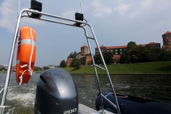 Makabra nad Wisłą w Krakowie. Znaleziono ciało dryfujące rzeką