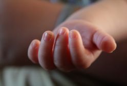 Pomorze. Sześciomiesięczne niemowlę w szpitalu. Rodzice trafili do aresztu