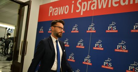 "Bezkarność plus" wraca do Sejmu. Rzecznik PiS o wyborach kopertowych