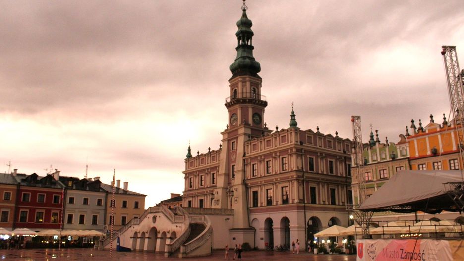 Ratusz w Zamościu. Przed burzą