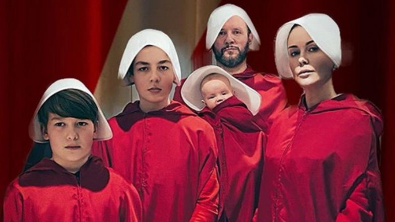 Małgorzata Rozenek z rodziną świętuje halloween w strojach z "Opowieści podręcznej"