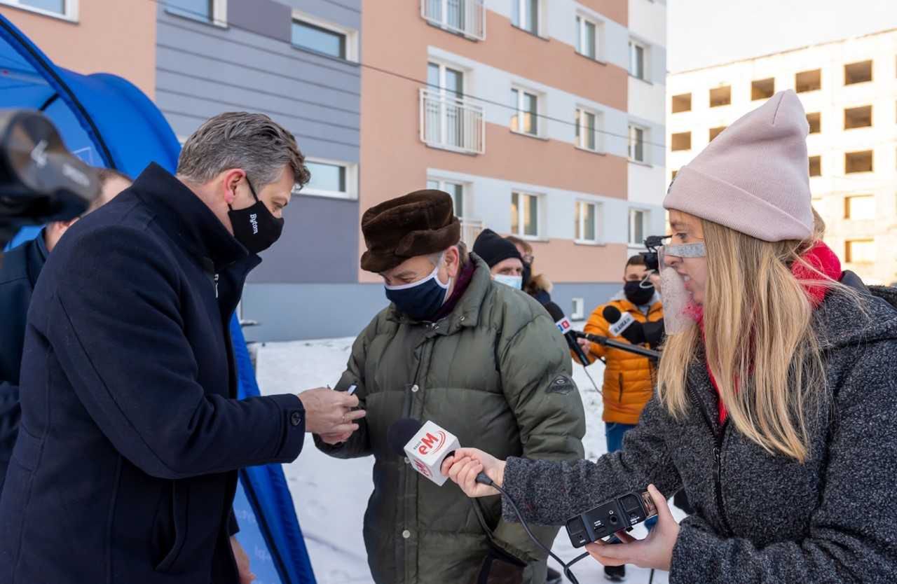 Bytom. Pierwsi mieszkańcy otrzymali klucze do nowych mieszkań w budynku przy ul. Siemianowickiej 105b.