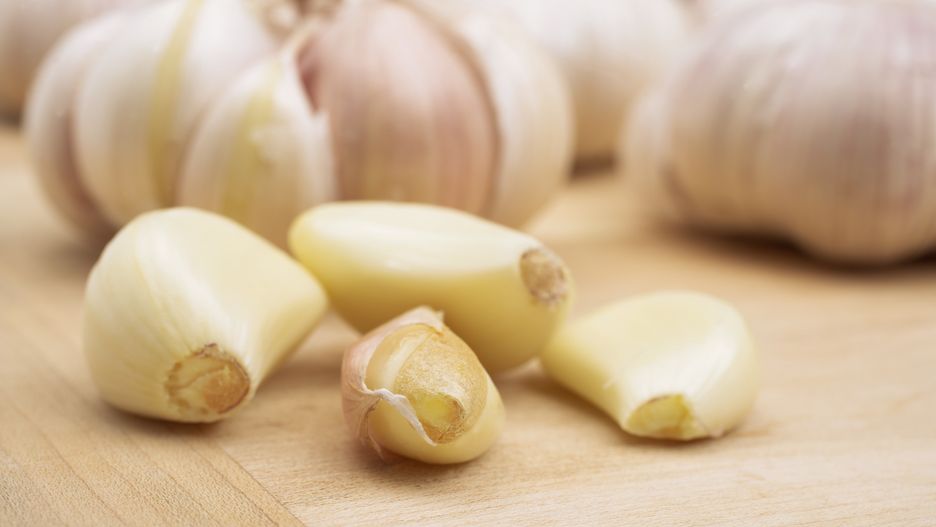Czosnek pomaga w czyszczeniu łazienki! 