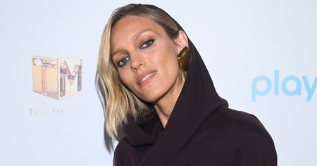 Anja Rubik pozuje TOPLESS podczas artystycznej sesji zdjęciowej