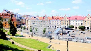 Lublin: Plac Zamkowy powoli zamienia się w centrum wakacyjnej zabawy. Lato z radiem i telewizją już w ten weekend