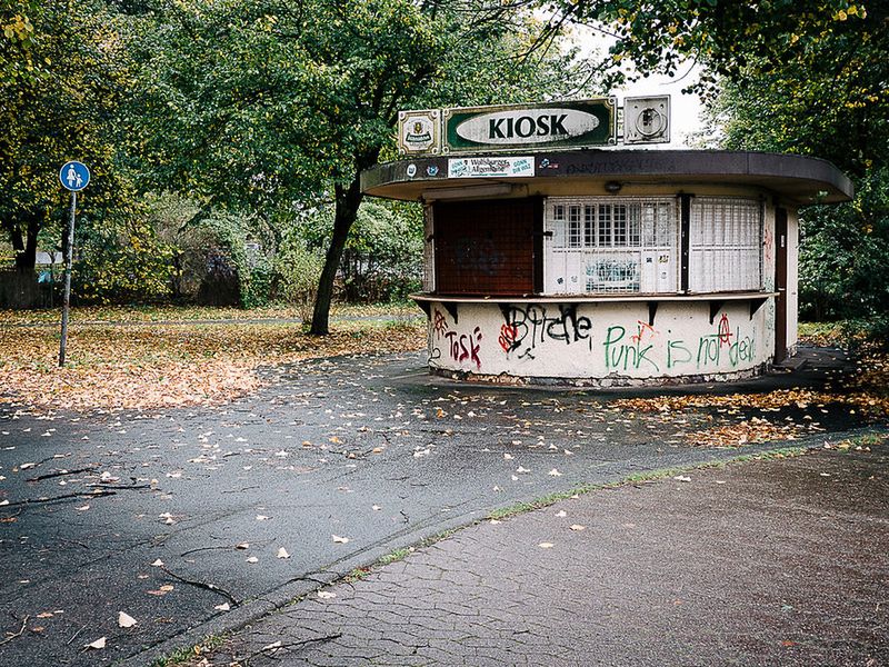 Opustoszały kiosk. To bardzo częsty widok.