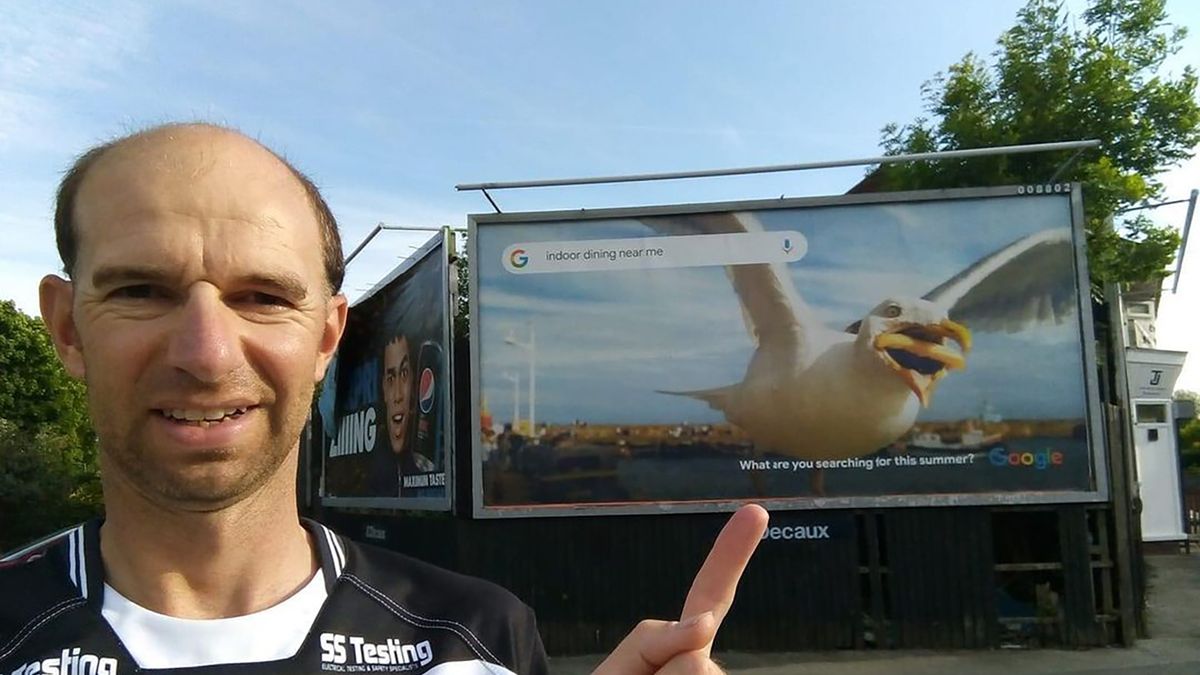 Google promuje się dziwnym zdjęciem. Billboardy straszą ludzi 1