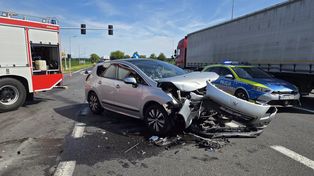 Zderzenie dwóch pojazdów na DK-11 w Budzyniu. Jedna osoba w szpitalu