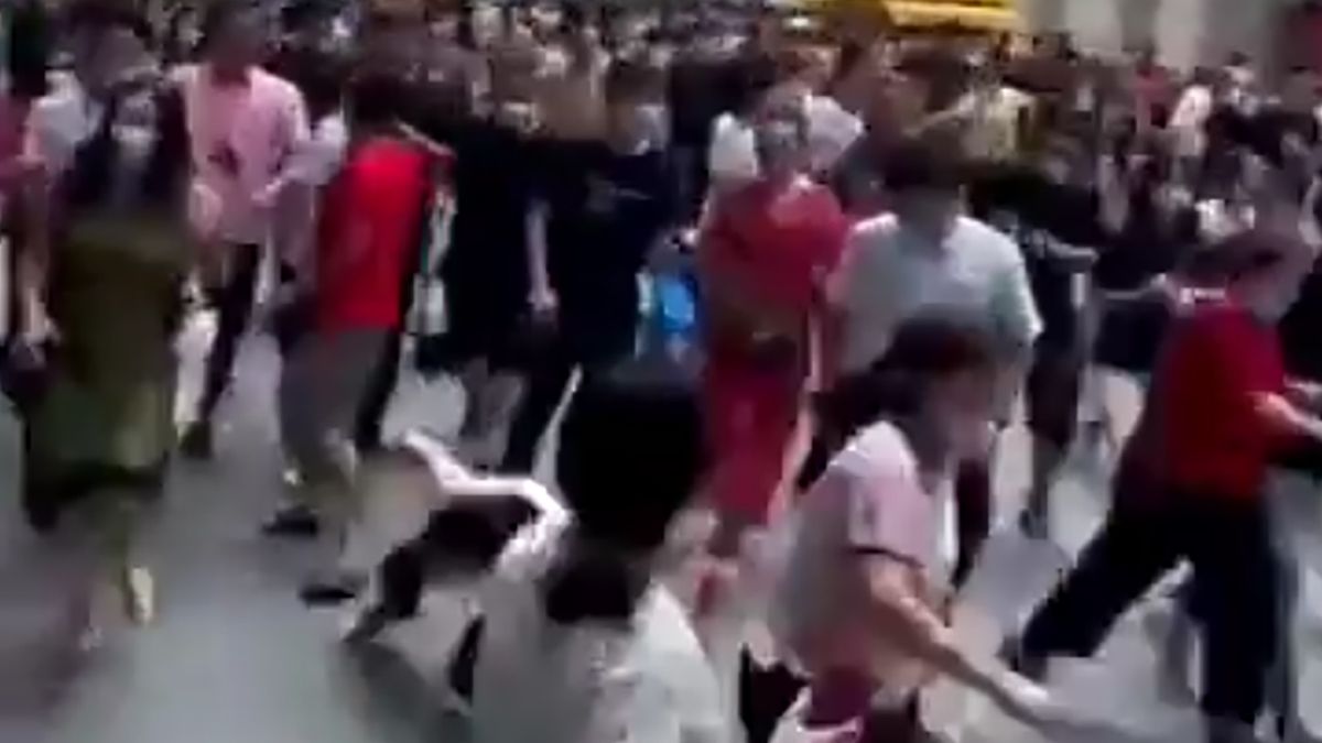 Panika w Chinach. Mieszkańcy uciekali przerażeni z chwiejącego się wieżowca