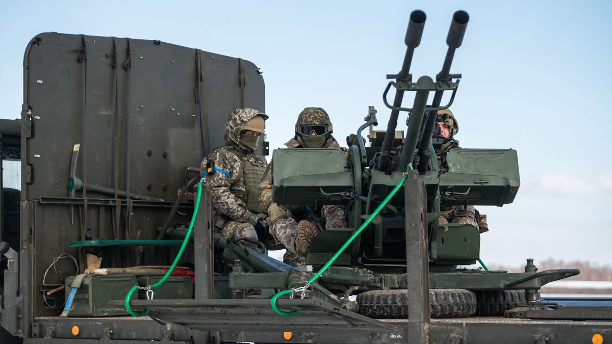 -, Ukraina, 07.02.2023. Jednostka obrony powietrznej Sił Zbrojnych Ukrainy, zwana łowcami dronów, na pozycji w pobliżu północnej granicy kraju, 7 bm. Trwa inwazja Rosji na Ukrainę. (mr) PAP/Vladyslav Musiienko