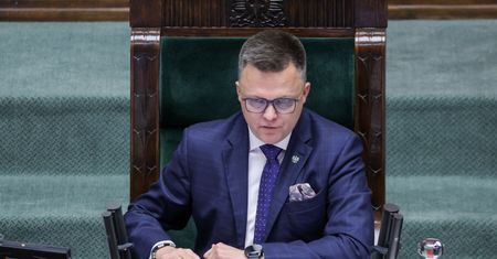 Hołownia się tłumaczy. Wyjaśnia o co chodziło z "zamachem stanu"