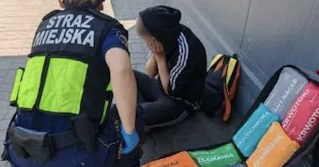 Kobieta w ciąży leżała pod sklepem. Nikt nie chciał pomóc
