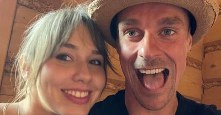 Piotr Żyła i Marcelina Ziętek bawili się na weselu. Ukochana skoczka postawiła na odważne rozcięcie w sukience (ZDJĘCIA)