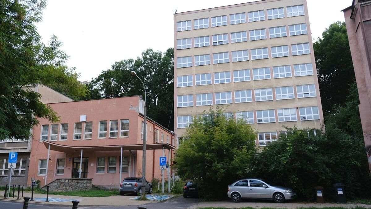 Miejski biurowiec przy ul. Leszczyńskiego 20 idzie na sprzedaż