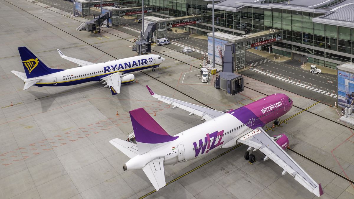 samolot, samoloty, lotnisko, ryanair, ryan air, wizzair, wizz air, lotnictwo, podróże, urlop, wakacje, turystyka