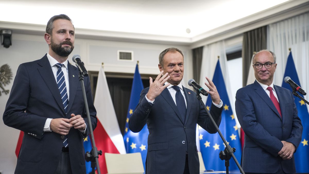 WARSAW, POLAND - 2023/11/10: Wladyslaw Kosiniak-Kamysz (L), head of the Polish People's Party, Donald Tusk (C), head of the Civic Coalition, Wlodzimierz Czarzasty (R), the co-chairman of the New Left party attend a press conference in the Parliament. The leaders of Polish opposition parties have signed a coalition agreement that lays out a road map for governing the nation over the next four years. The parties collectively won a majority of votes in last month's parliamentary election. Their candidate to be the next prime minister is Donald Tusk, a former prime minister who leads the largest of the opposition parties, the centrist Civic Platform. Tusk said the parties worked to seal their agreement a day before the Independence Day holiday, adding that, "We wanted to show that we are ready to take responsibility for our homeland." He said the agreement would offer a set of "signposts and recommendations" for the government he plans to lead. (Photo by Attila Husejnow/SOPA Images/LightRocket via Getty Images)