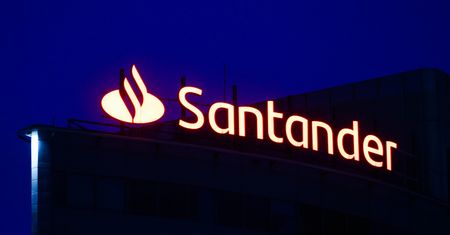 Santander Bank ostrzega przed SMS-ami. Dotyczą blokady konta