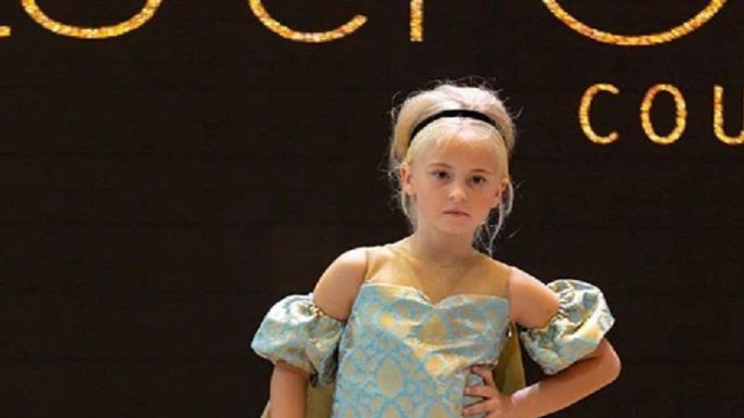 Daisy-May Demetre na wybiegu