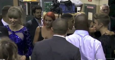 Taylor Swift OBRZYDZONA CAŁUSEM Seleny i Justina!
