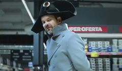 Reklamy Carrefoura z Napoleonem promują wysoką jakość w niskich cenach (wideo)
