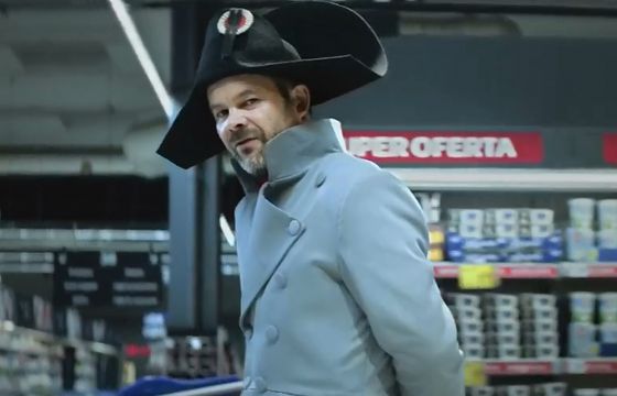 Reklamy Carrefoura z Napoleonem promują wysoką jakość w niskich cenach (wideo)
