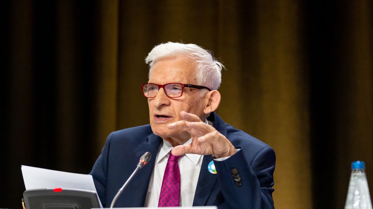 KRAKOW, MAOPOLSKIE, POLAND - 2022/07/19: Jerzy Buzek, MEP, Former President of the European Parliament speaks during the Conference on Relief and Reconstruction of Ukraine and its European Perspective organised by European Economic and Social Committee (EESC) in Krakow Congress Centre. The conference aimed to discuss strategies and needs of Ukraine in its way to reconstruction, particularly in the context of its EU membership application. (Photo by Dominika Zarzycka/SOPA Images/LightRocket via Getty Images)