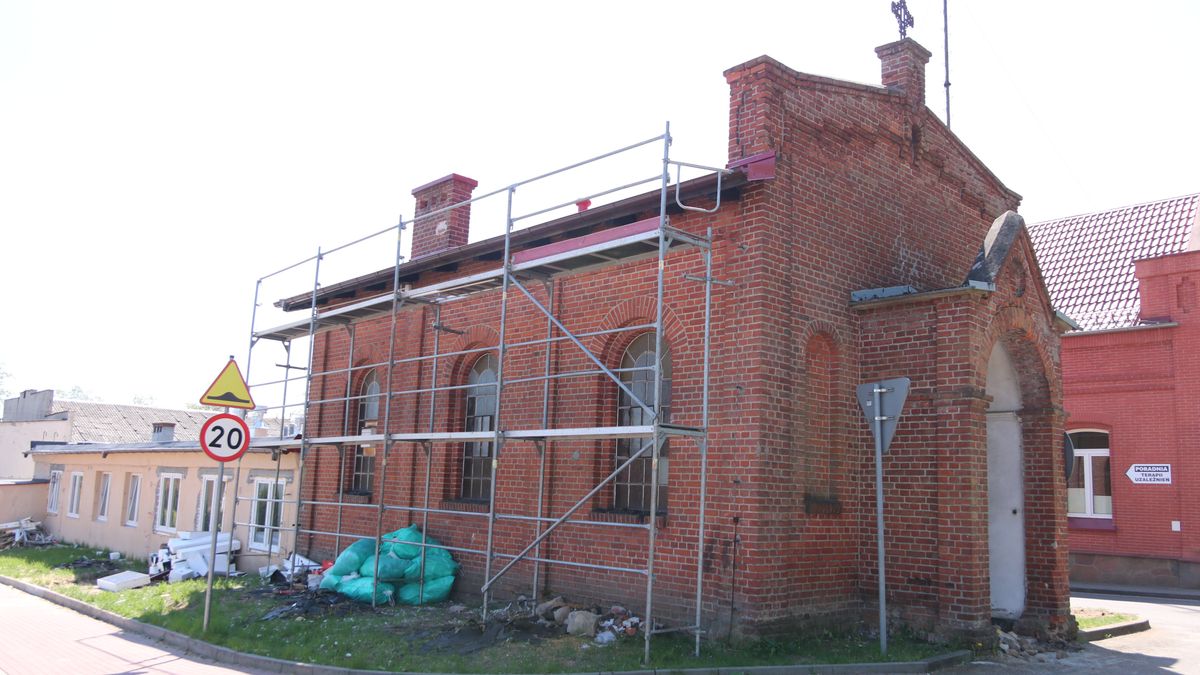 Dawna kostnica miejska w Człuchowie w trakcie remontu. Docelowo będzie tu przychodnia lekarska lub gabinet szczepień. 