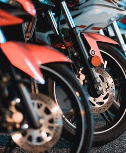 Efekt nowych przepisów i koronawirusa. Jest lepiej, ale nie ma się z czego cieszyć