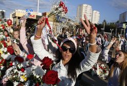 Białoruś: milicja opuściła tarcze. "Dzieje się historia"