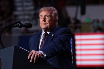 "Pakt z diabłem", "Zdrada". Politycy w USA ostro krytykują ruch Trumpa