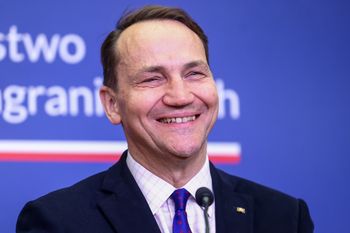 Sikorski kpi z konfliktu w PiS. Wspomniał o Ziobrze