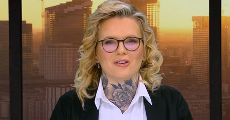 Wytatuowana po szyję. Dziennikarka TVP Info wzbudza sporo emocji
