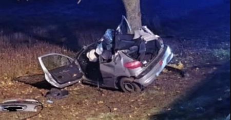 Tragiczny finał policyjnego pościgu. Kierowca zginął na drzewie