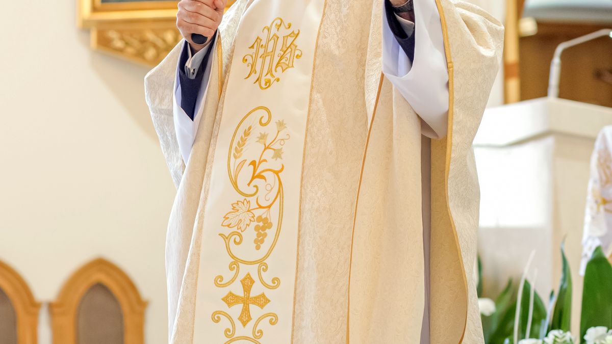 Księża seniorzy żyją w bogactwie? Oto ich emerytury