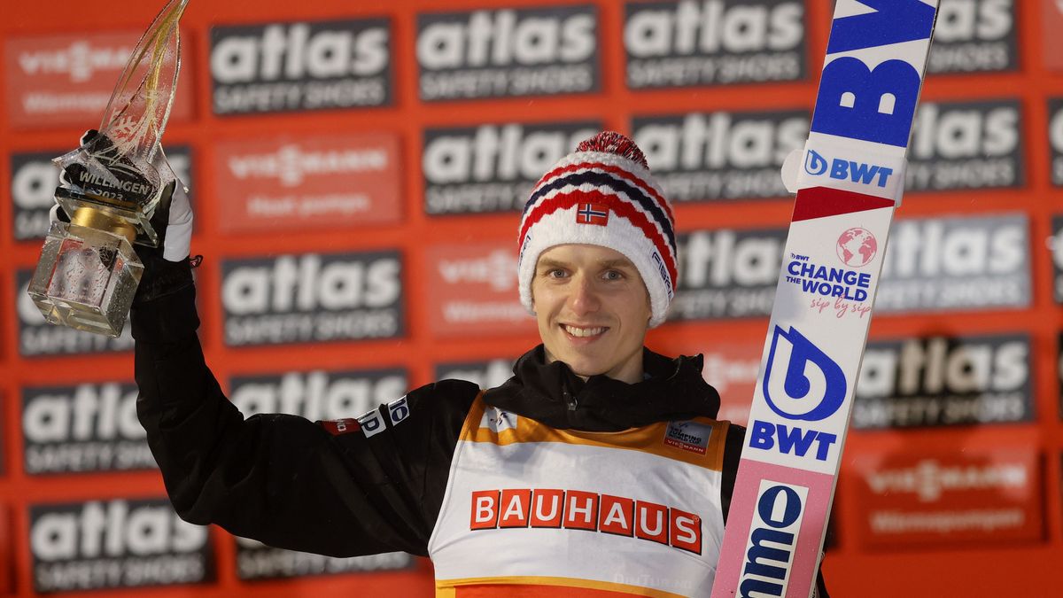 First placed Halvor Egner Granerud of Norway celebrates on the podium after the men's large hill competition of the FIS Ski Jumping World Cup in Willingen, Germany, 05 February 2023. EPA/RONALD WITTEK Dostawca: PAP/EPA.