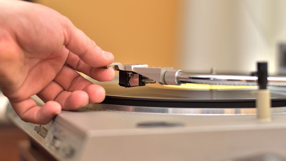gramofon winyl płyta winylowa igła ramię gramofonu
