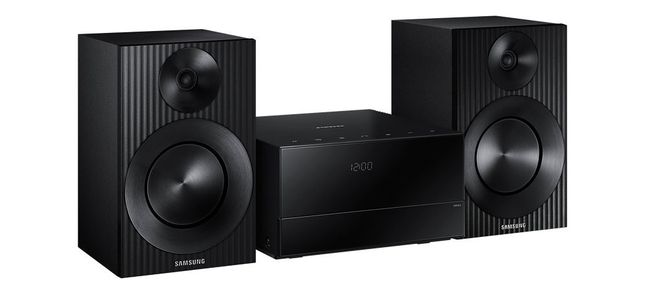 Samsung MM-J320 to zestaw audio utrzymany w uniwersalnym, czarnym kolorze
