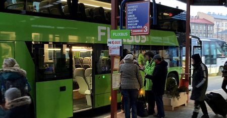 FlixBus zostawił pasażerkę na parkingu. "Kierowcy nie mają obowiązku"