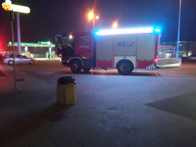 Alarm w Biedronce na Sandomierskiej