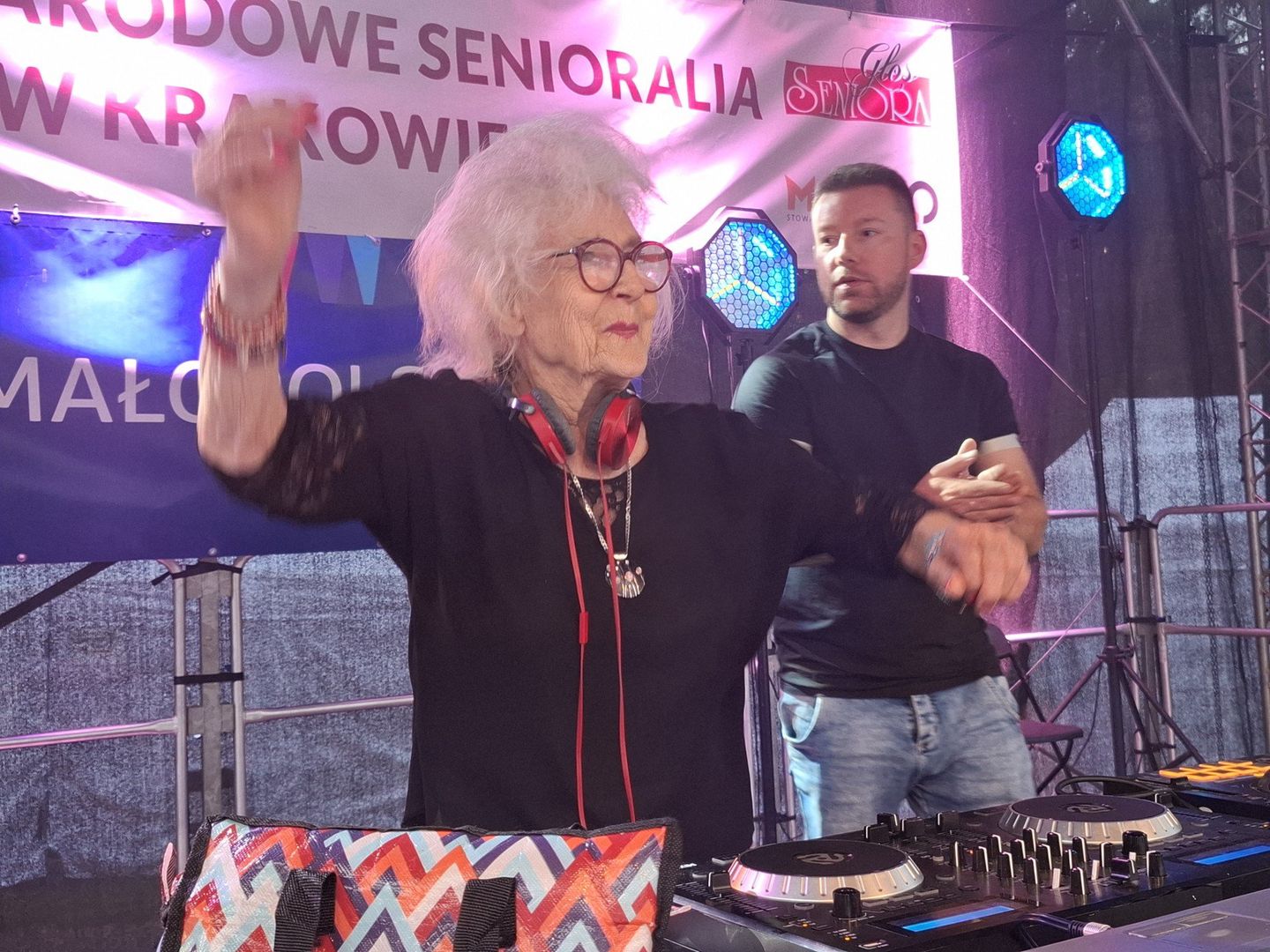 Seniorzy bawią się w Parku Jordana podczas XII Międzynarodowych Senioraliów 2025